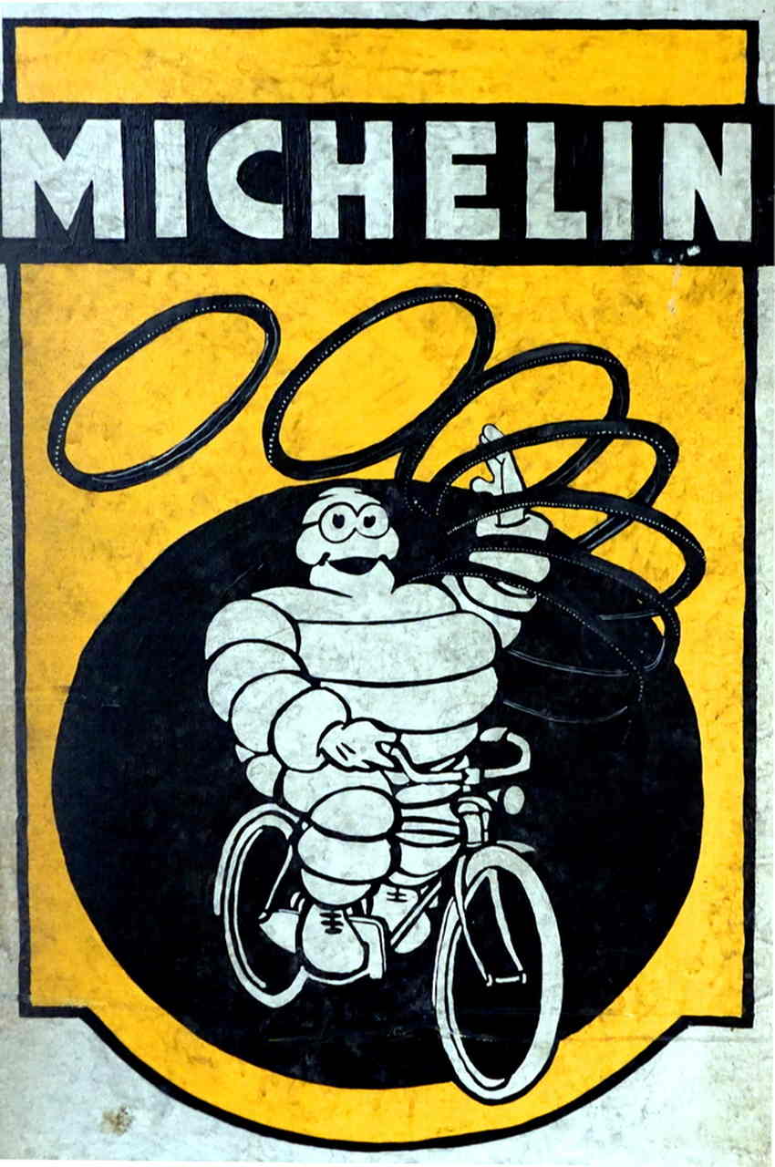 Uma versão mais antiga do boneco da Michelin.