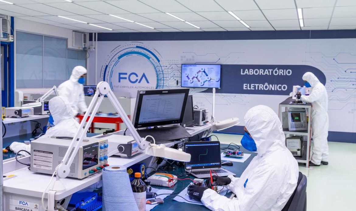 O laboratório eletrônico da FCA está ajudando no combate à COVID-19 no Brasil.