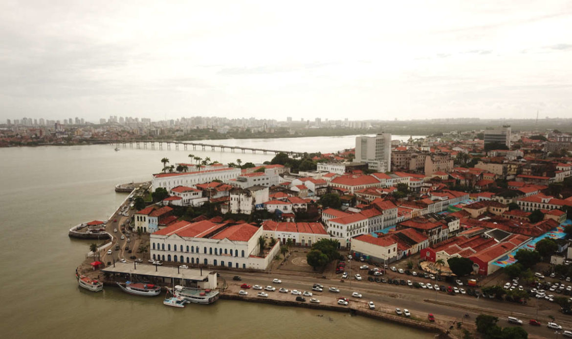 O Governo do Maranhão deve decretar lockdown por conta de que os leitos das UTI de São Luís estão todos ocupados. A abertura do comércio vem contribuindo para o aumento de casos em todo o Brasil.