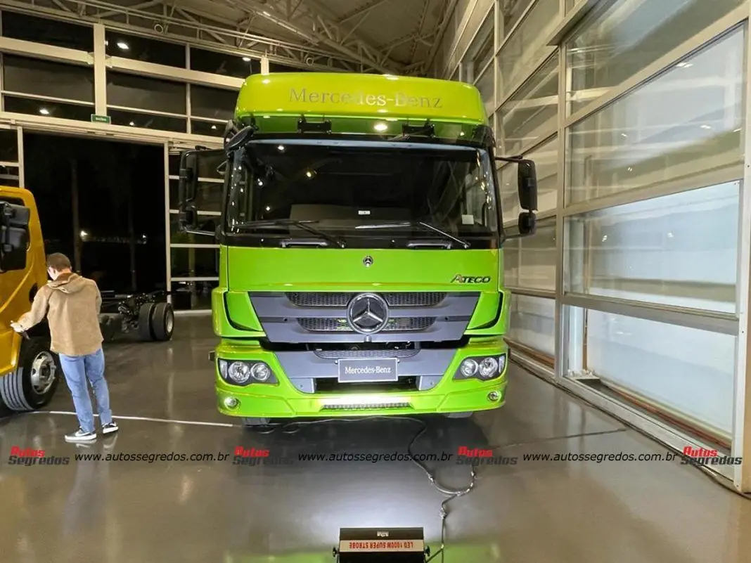 Elegantes Mercedes Atego 2023 Bild