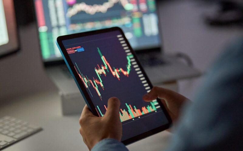 Business,Man,Trader,Broker,Analyst,Investor,Holding,Tab,In,Hands