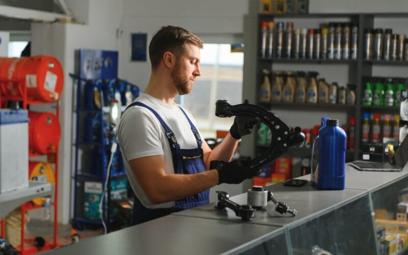 balconista de autopeças