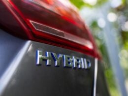 Carro híbrido cinza