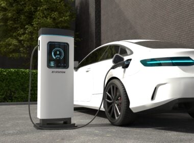 carregamento de veículo elétrico branco