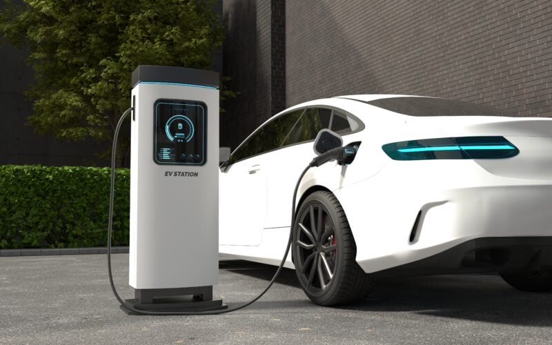 carregamento de veículo elétrico branco